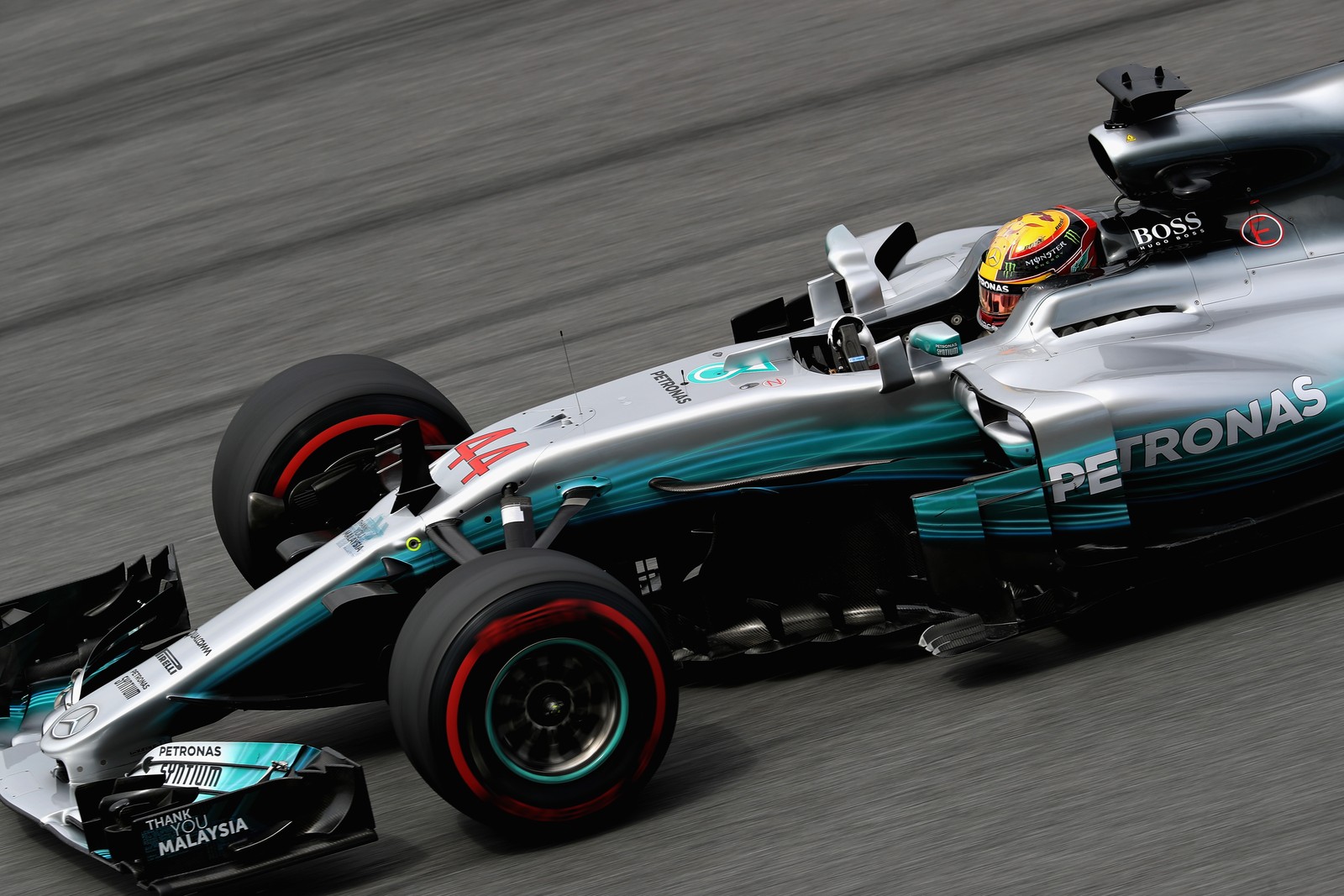 Com Vettel em último no grid, Hamilton faz a 70ª pole da carreira, na Malásia
