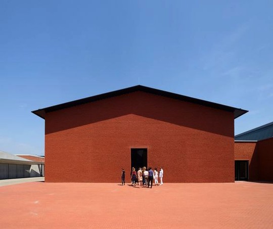 O campus do museu conta com o prédio Schaudepot, projetado pelos arquitetos Herzog & de Meuron (Foto: Reprodução/ Vitra)