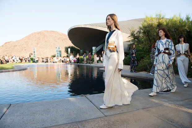 Finale of the Louis Vuitton cruise show files-out around the pool (Foto: LOUIS VUITTON)