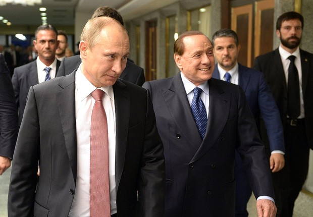 Vladimir Putin e Silvio Berlusconi em registro de 2015 (Foto: Kremlin.ru, CC BY 4.0 <https://creativecommons.org/licenses/by/4.0>, via Wikimedia Commons)