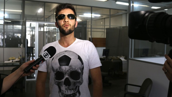 Testemunha diz que viu ofensas de torcedores a Aranha e relata agressão