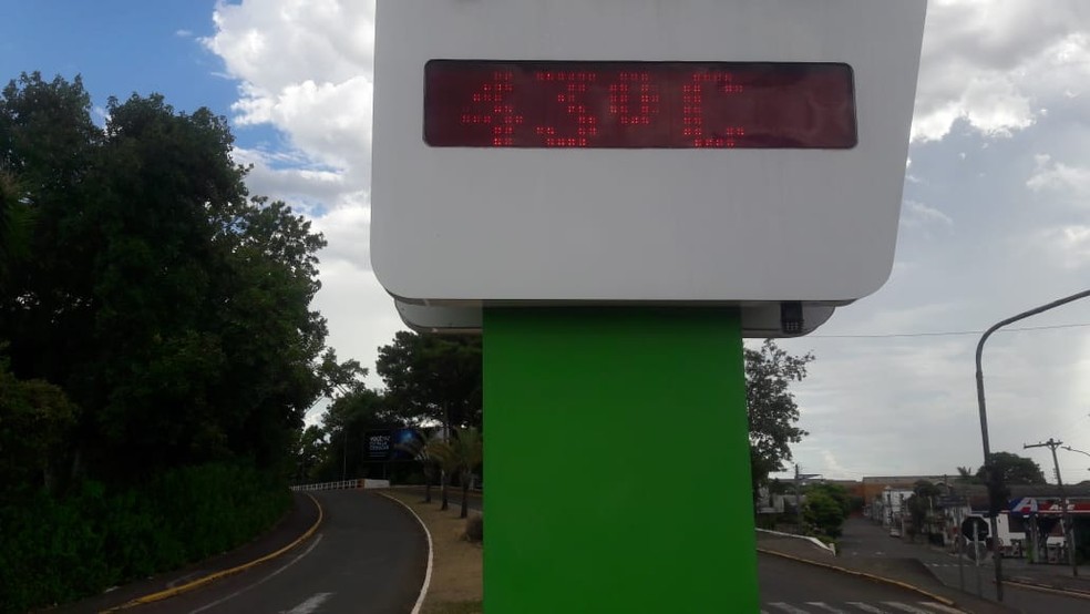 Termômetro de rua marcou 43ºC em Estrela  — Foto: Carlos Diel / Arquivo pessoal