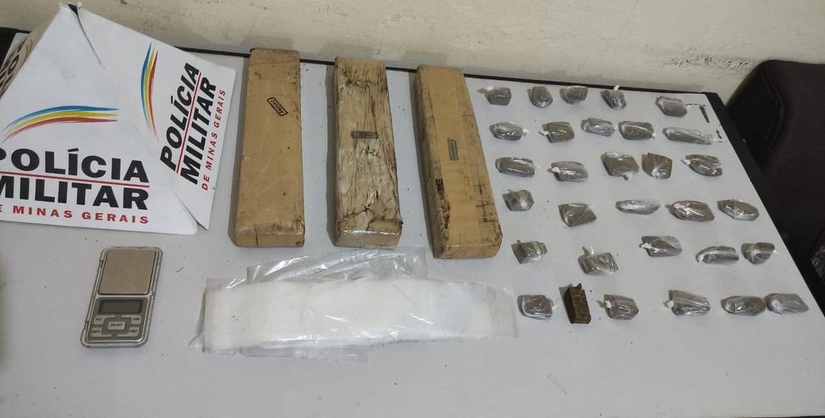 Polícia apreende tabletes de maconha escondidos em cano e adolescente, de 15 anos, é detido 