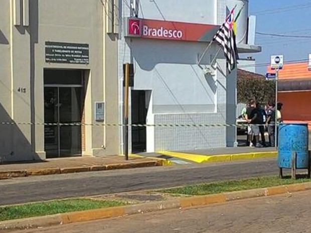 Agência do Bradesco foi alvo de assalto por quadrilha (Foto: Arquivo Pessoal/ Leandro Pires)