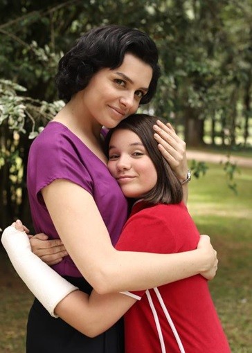 Monica Iozzi e Giulia Benite como mãe e filha no filme 'Turma da Mônica - Lições' (Foto: Serendipy)