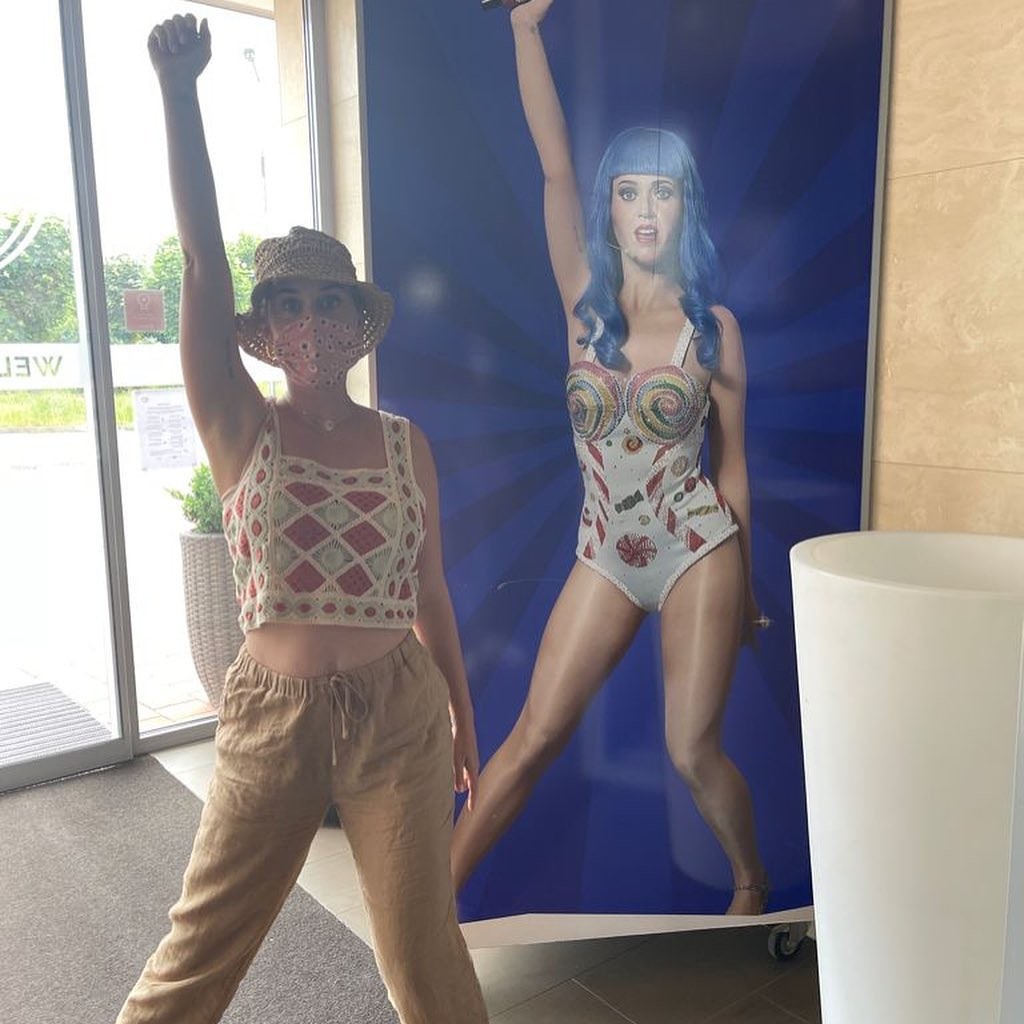 Katy Perry publica fotos em visita à República Tcheca (Foto: Reprodução/Instagram)