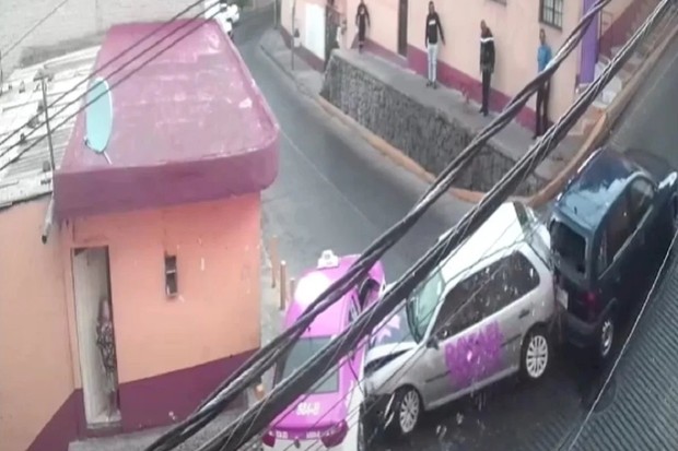 Rua mais perigosa do México é curva e possui mão dupla. Veja vídeos (Foto: Reprodução/Twitter)