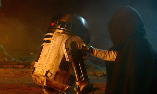 R2-D2 em cena presente no trailer de 'Star Wars: Episódio VII - O Despertar da Força' (Foto: Divulgação)