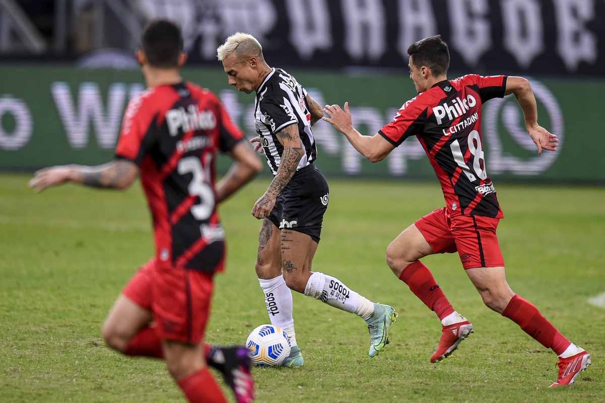 Athletico tem semana com atenção dividida entre jogo contra o líder