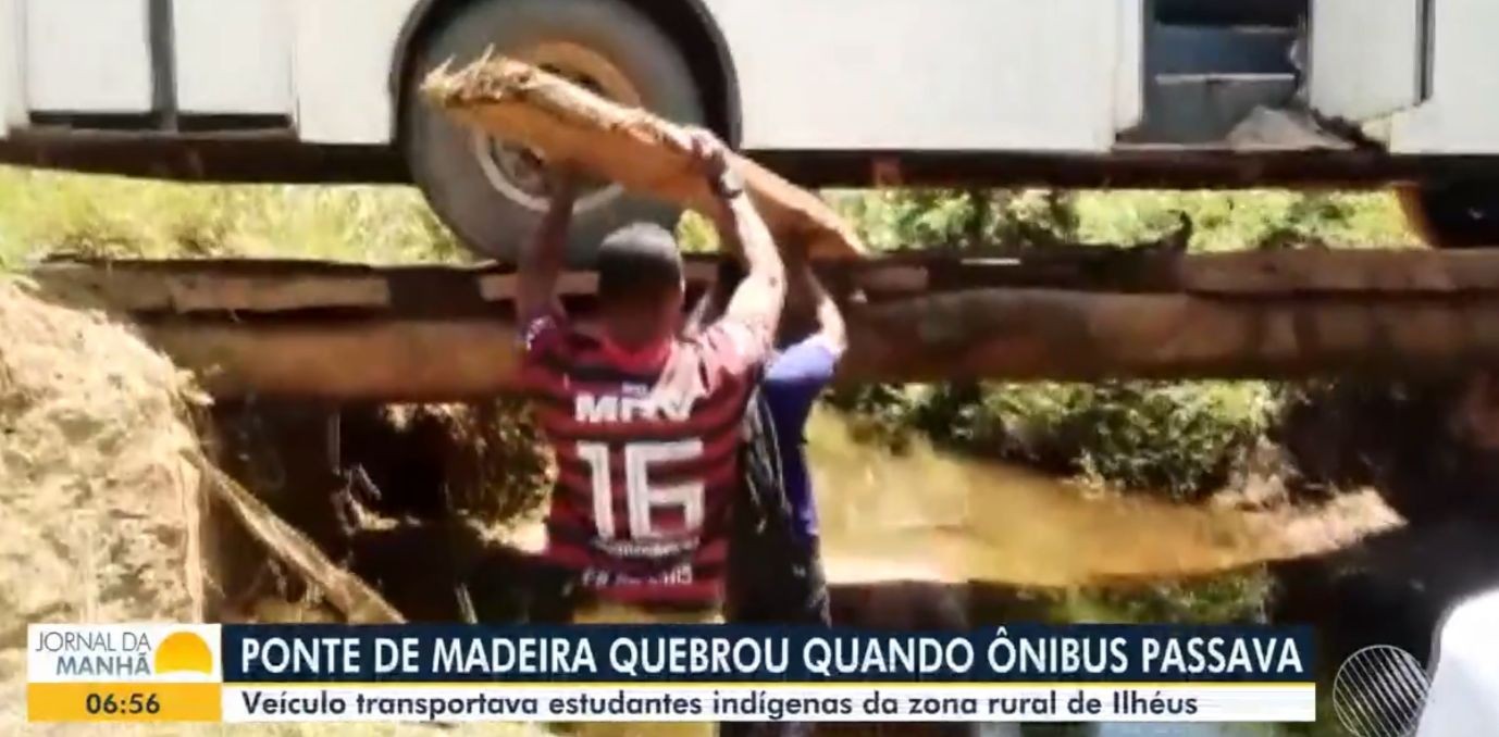 Estudantes indígenas perdem aula na Bahia após ponte não suportar peso do ônibus escolar