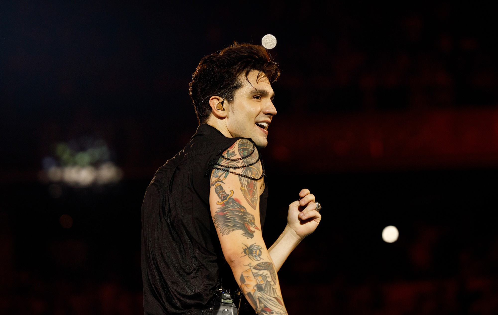 Luan Santana promove música inédita gravada em Lisboa enquanto projeta expansão de show em Belo Horizonte