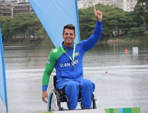 Fernando Fernandes com a medalha de ouro no evento-teste (Foto: Thales Soares)