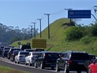 Trânsito continua intenso na Mogi- Bertioga sentido litoral