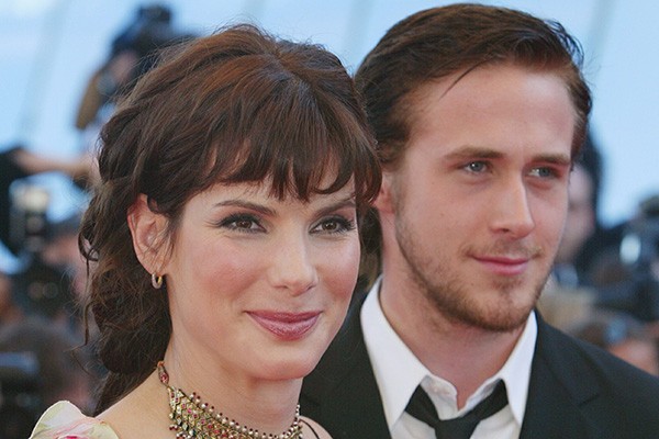 Parece improvável mas, antes de 'Diário de Uma Paixão', Ryan Gosling já namorou com Sandra Bullock. Na época, ele tinha 22 anos e ela, 38.  (Foto: Getty Images)