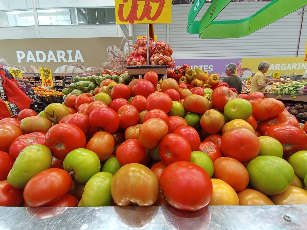 Tomate está entre os itens que registraram queda nos preços  — Foto: Mariana Gonçalves/g1