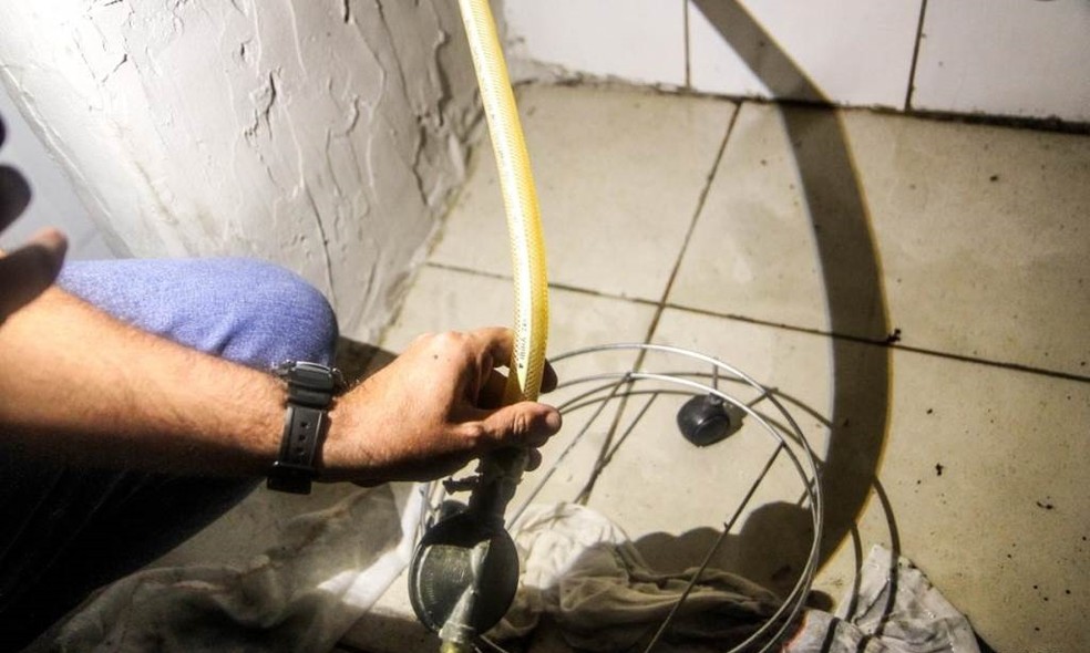 Mangueira do botijão de gás estava vencida há 3 meses (Foto: ACidadeON/Araraquara)