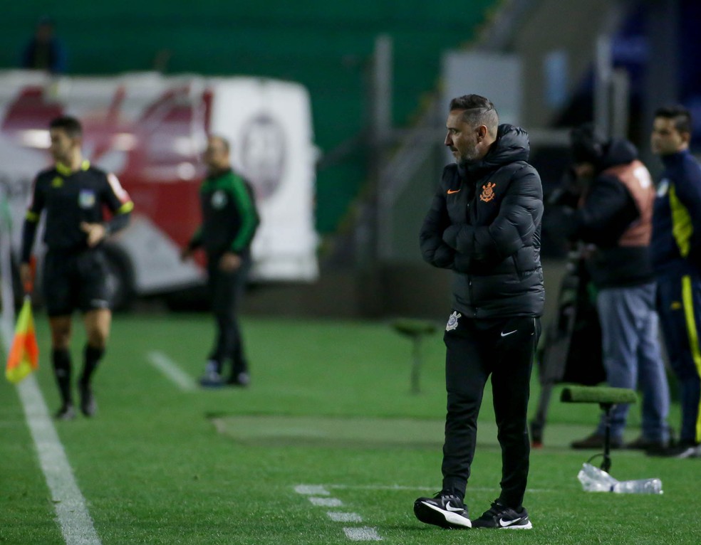 Vítor Pereira diz que Corinthians não foi agressivo em empate no Sul: 