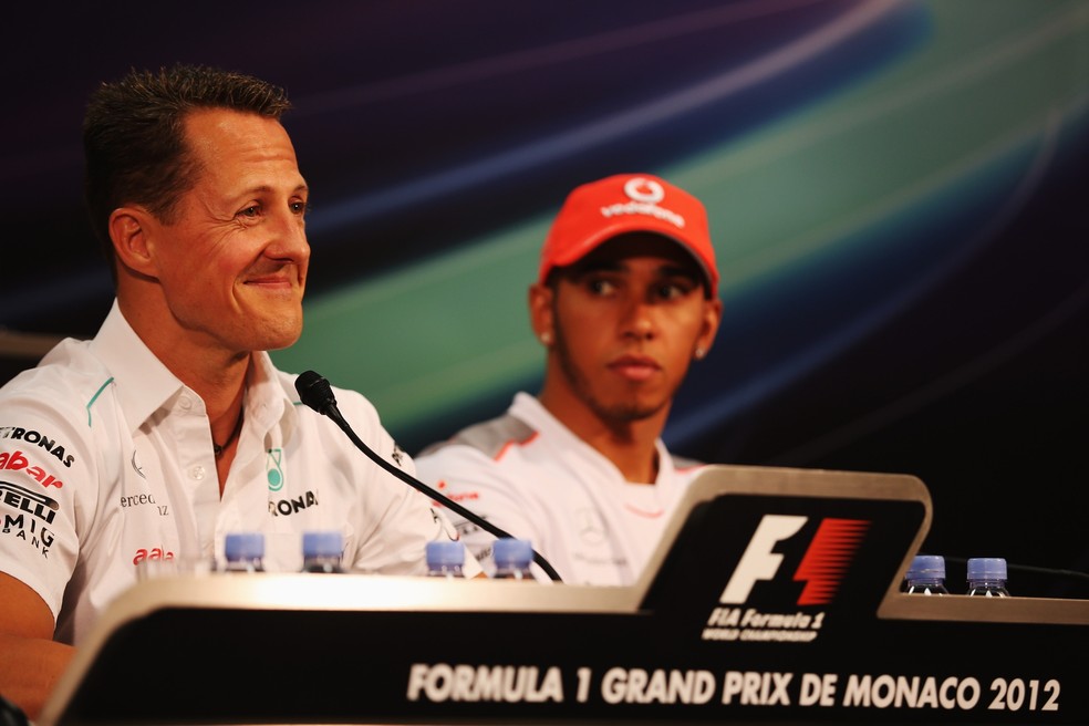 Lewis Hamilton e Michael Schumacher no GP de Mônaco de 2012 — Foto: getty images