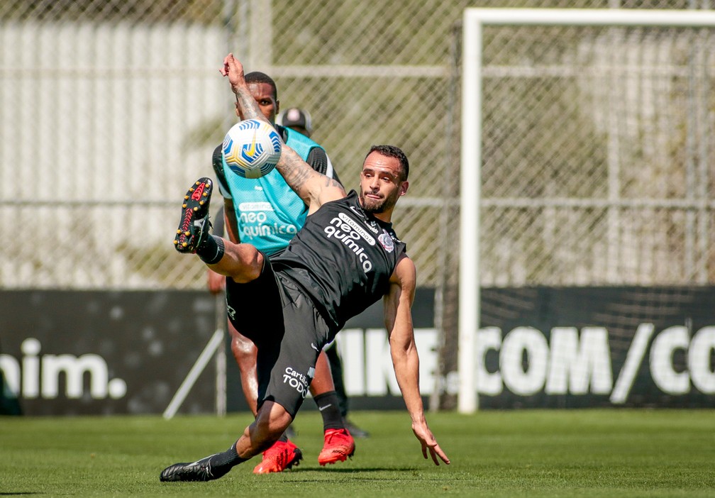 Renato Augusto em treino do Corinthians no CT — Foto: Rodrigo Coca/Ag.Corinthians
