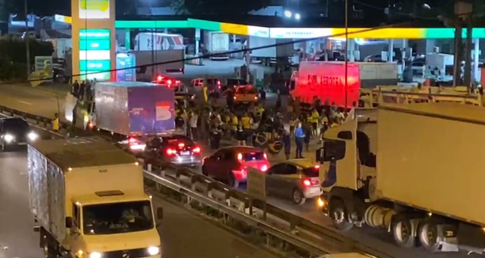 Manifestantes bolsonaristas fazem atos contra o resultado das eleições na Paraíba — Foto: Rogério Miranda/TV Cabo Branco
