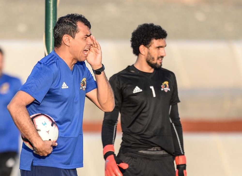 Na Arábia Saudita, Carille disputou só 12 jogos e não se desligou do Corinthians