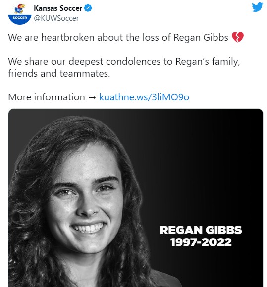 Homenagem da Universidade do Kansas a Regan Gibbs (Foto: reprodução twitter)
