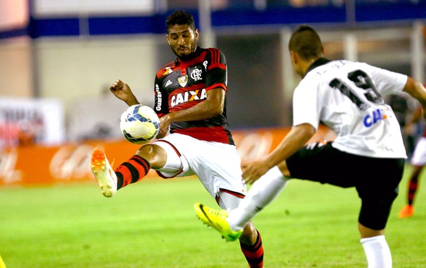 Edinho não vê evolução no Flamengo após parada: Equipe previsível