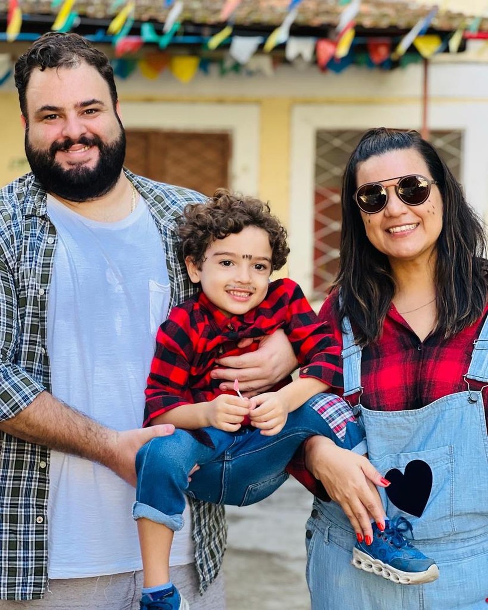 Marcelo e Luisa com o filho, Lucas — Foto: Arquivo pessoal.