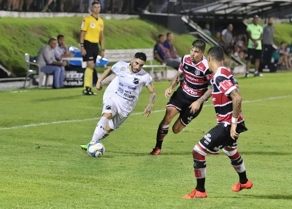 Dione fez bons jogos pelo ABC, mas equipe acabou rebaixada para a SÃ©rie D â€” Foto: Luciano Marcos/ABC