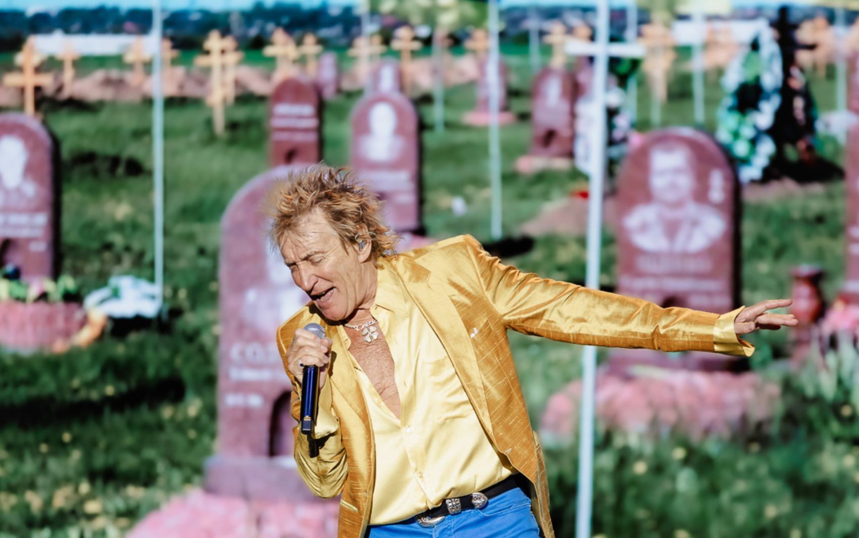 Rod Stewart no Brasil: cantor faz  homenagem à Ucrânia e leva nostalgia a fãs em Ribeirão Preto; FOTOS