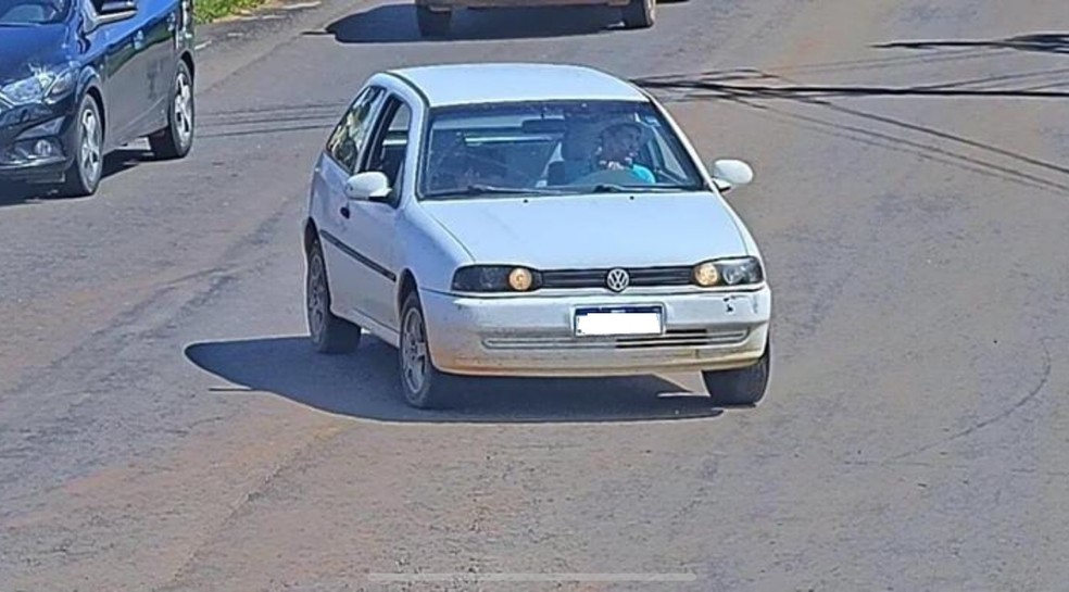 Relógio de Dom João VI vandalizado em Brasília: investigadores levantaram dados de um veículo do vândalo e vasculharam registros de câmeras de rodovias — Foto: Reprodução