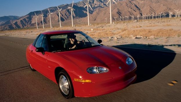 O carro elétrico EV1 só funcionava em climas quentes (Foto: Getty Images via BBC News)