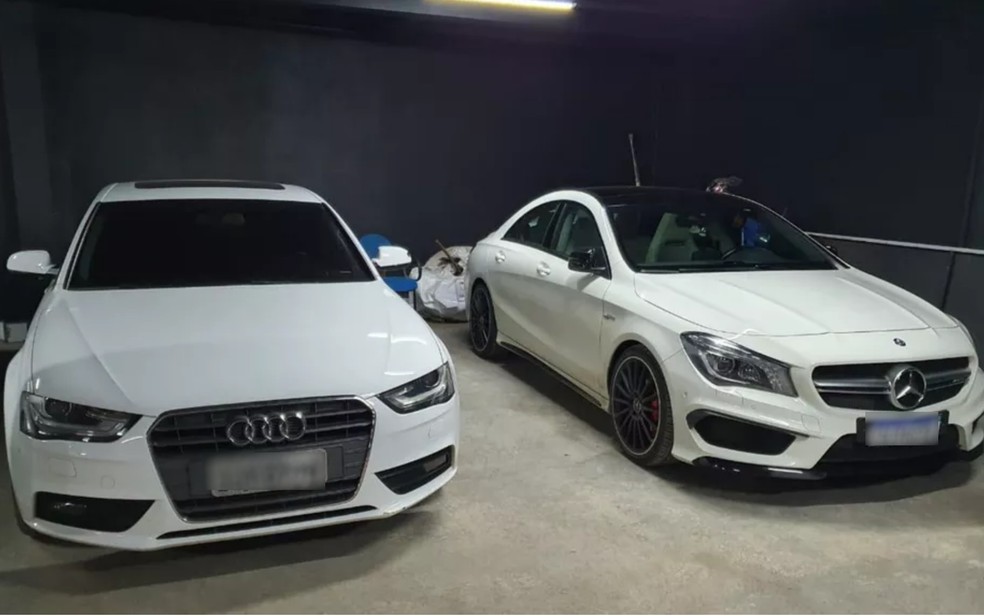 Carros de luxo apreendidos com o ex-vereador Aderbal de Souza, em Luziânia — Foto: Divulgação/Polícia Civil