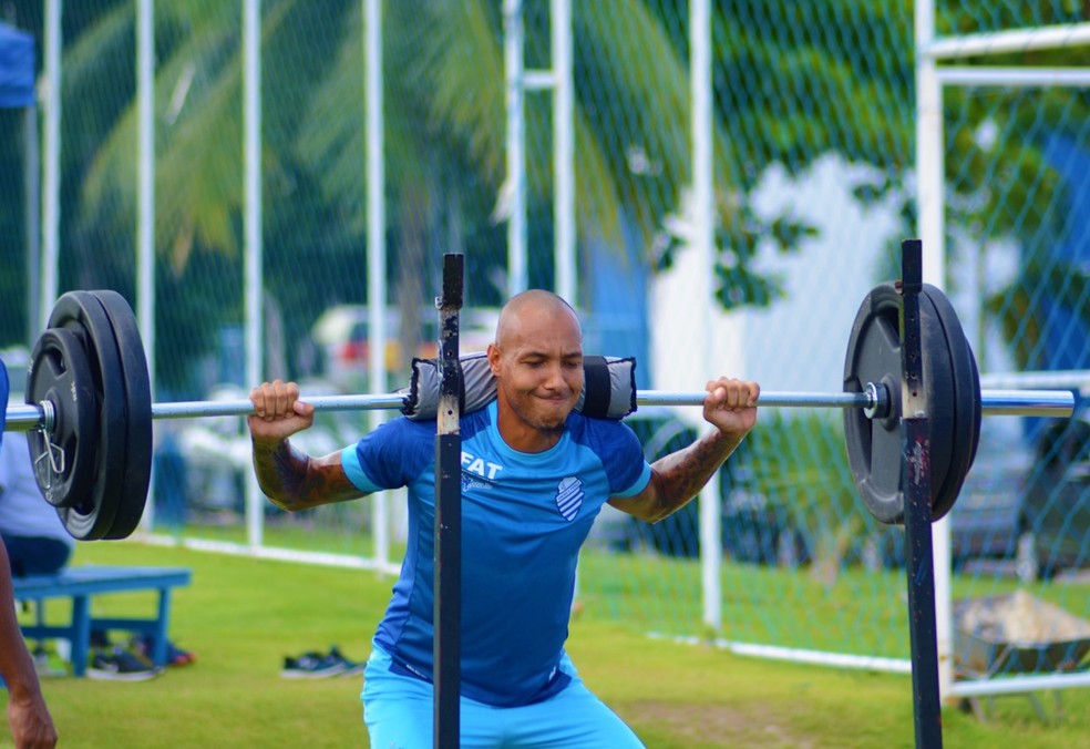 Trabalho físico precisa continuar durante a paralisação — Foto: Augusto Oliveira/CSA