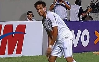 Memória: torcida do Cruzeiro se rende a hat-trick do Neymar em 2012