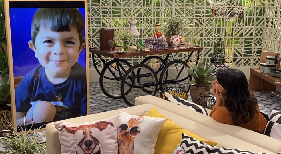 Cris Silva recebe vídeo surpresa do filho Matheus — Foto: Jéssica Barcellos