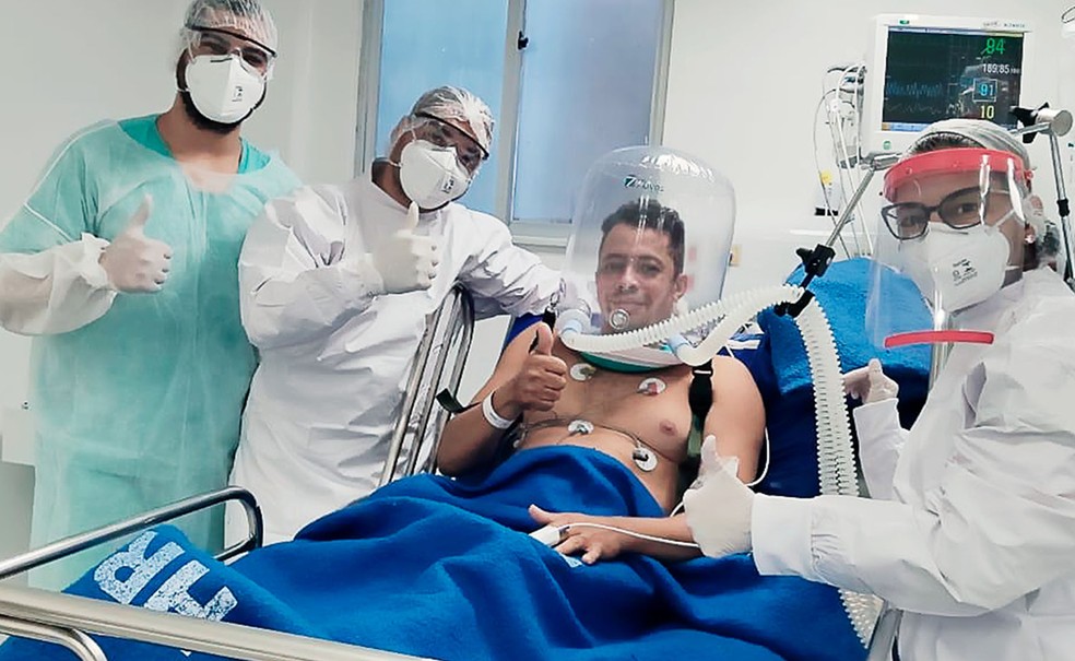 Capacete Helmet ajuda a diminuir intubação de pacientes com Covid-19 — Foto: Divulgação/Sesab