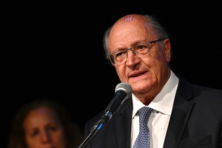 Vice-presidente eleito brasileiro Geraldo Alckmin anuncia equipe de governo de transição, em Brasília