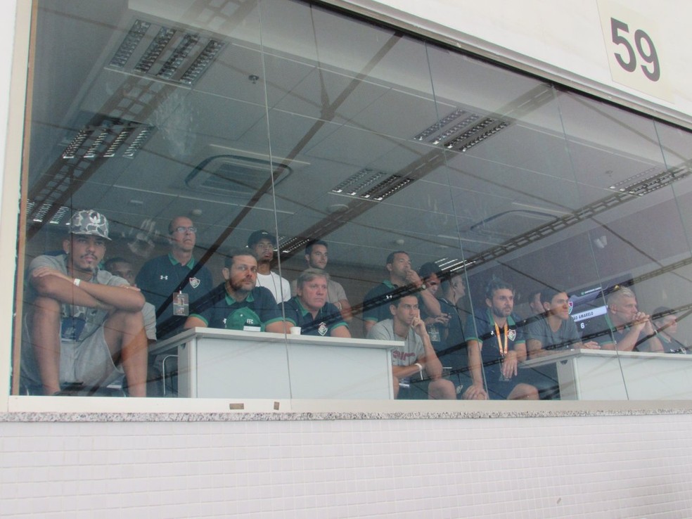 Gilberto, Ganso e Pedro assistem à Vasco x Fluminense — Foto: Felipe Siqueira