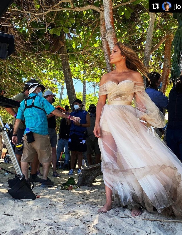 Jennifer Lopez nas filmagens de Shotgun Wedding (Foto: Reprodução/Instagram)
