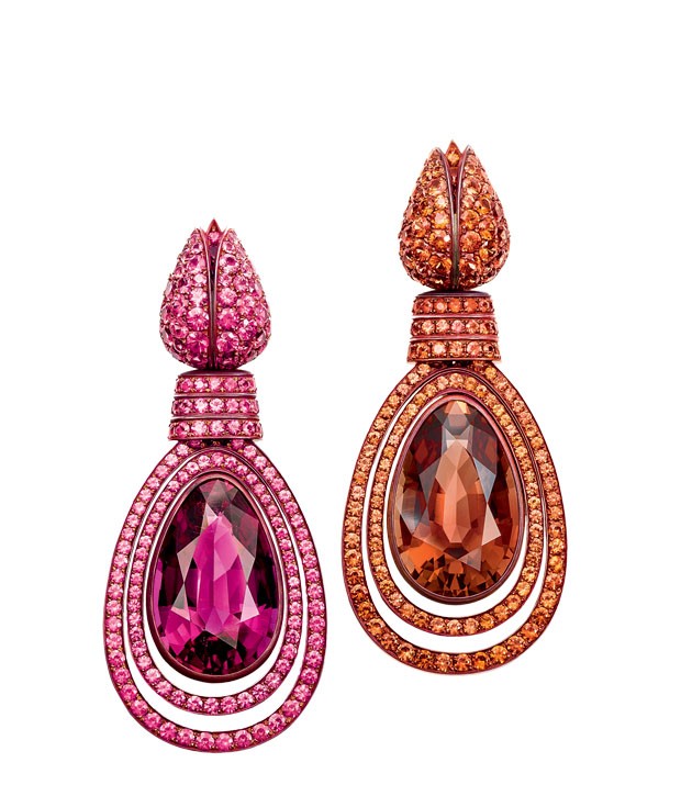 Hemmerle (Munich, Germany, founded 1893); Earrings, 2013; Copper, white gold, sapphires, spinels, rubellite, tourmaline; Each, approx.: 6.7 × 2.9 × 1.3 cm (2 5/8 × 1 1/8 × 1/2 in.) (Foto: © Hemmerle)