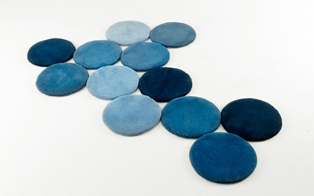 Blue Grappe, design Ronan & Erwan Bourollec, da Galerie Kreo (Foto: Divulgação)