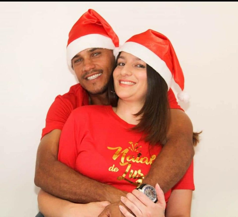 Vanessa e Daniel passaram susto após marido ter perdido carteira com todo salário, no último sábado (5).  — Foto: Arquivo pessoal