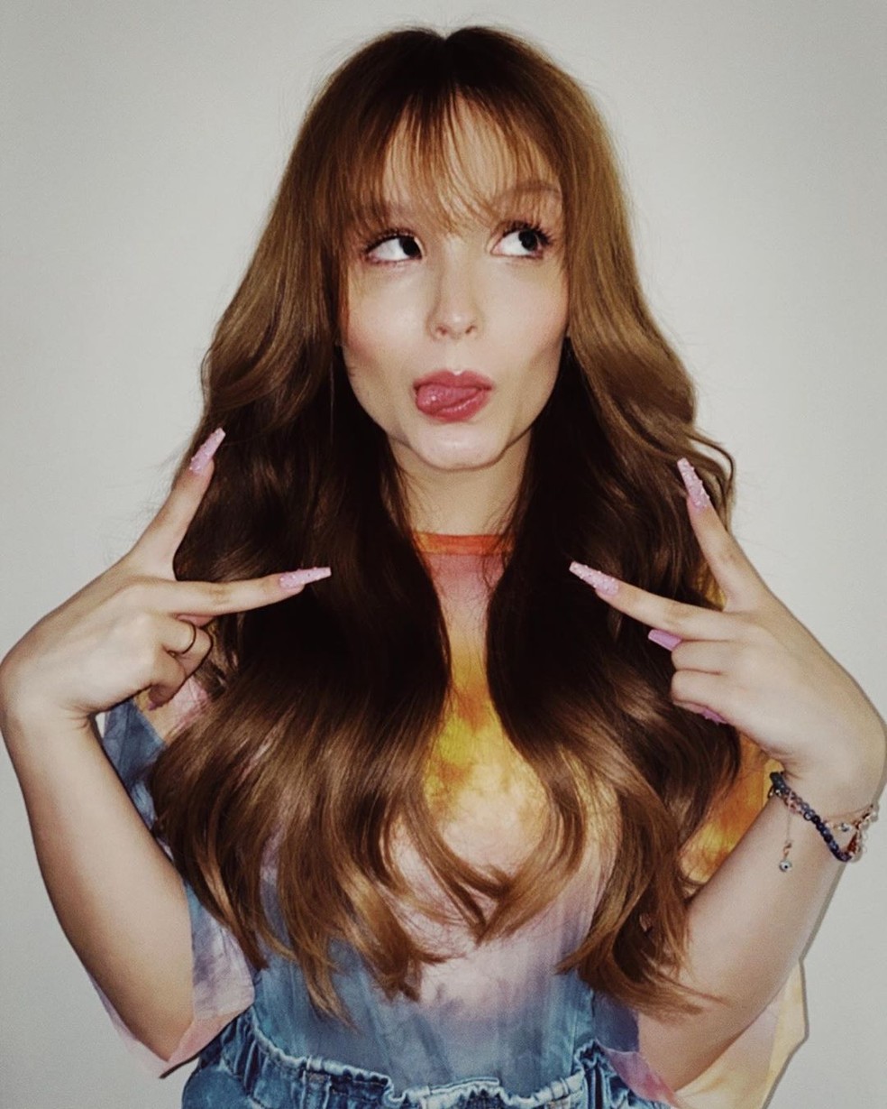 Larissa Manoela Posa De Pijama Na Cozinha De Casa Em Dia De Passar Roupas Sextou Famosos Gshow