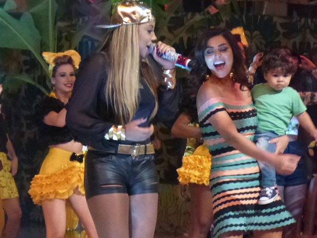 Ludmilla canta 'Hoje' e empolga Juliana Paes (Foto: Fábio Rosso/ Gshow)