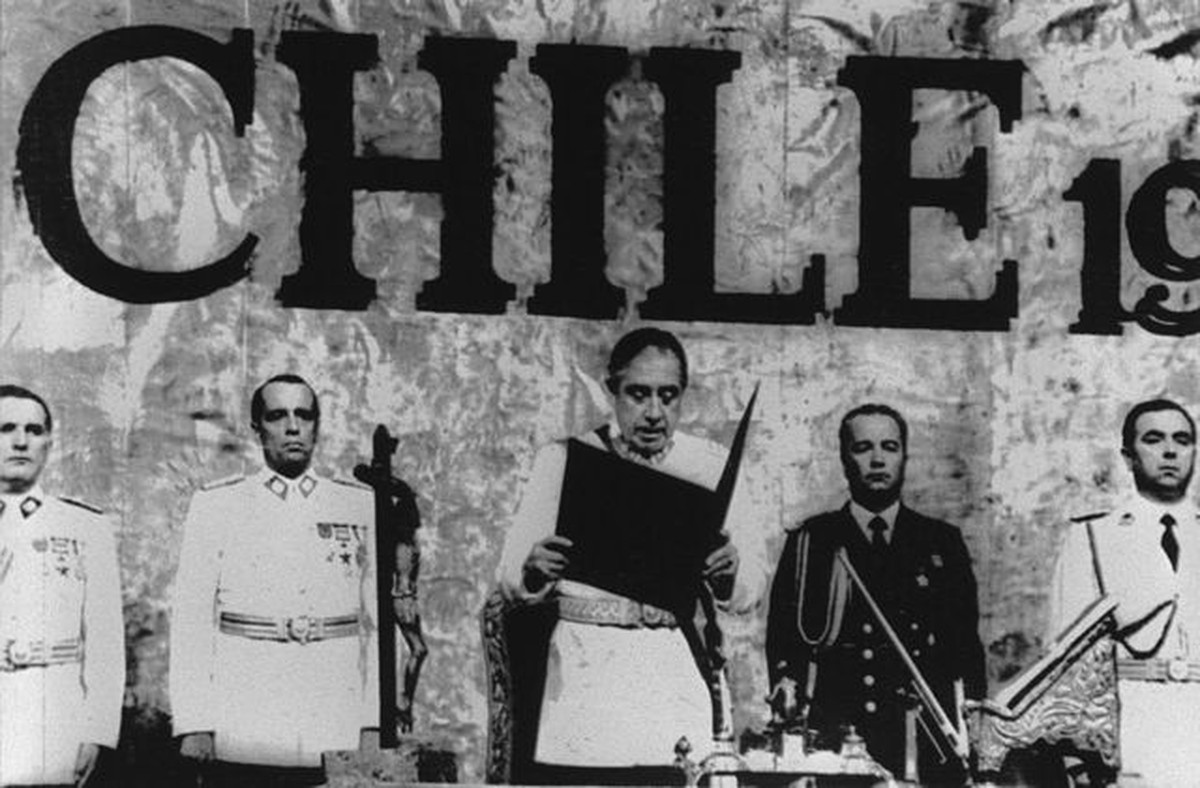 La historia de los 15.000 libros quemados por Pinochet de Gabriel García Márquez |  arte pop