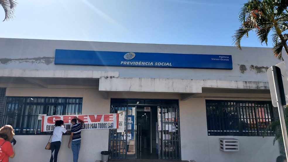 Servidores do INSS fazem protesto para cobrar melhores condições de trabalho — Foto: Reprodução