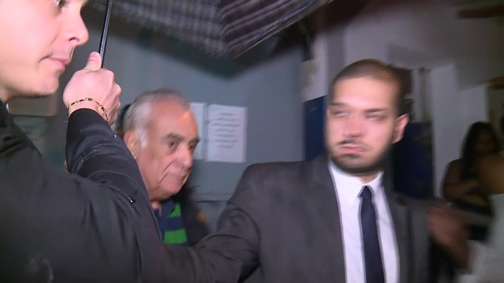 Presidente do PR, Antônio Carlos Rodrigues (ao centro), também deixou a cadeia nesta quinta-feira (Foto: Reprodução/TV Globo)