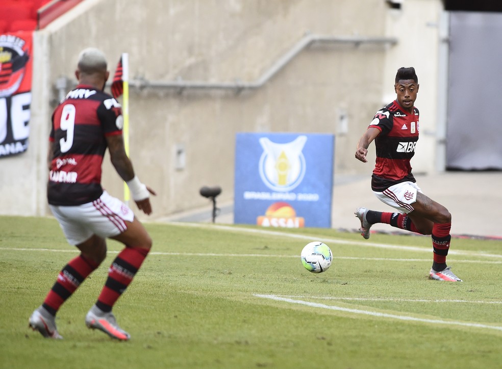 Gabigol e Bruno Henrique em grande chance do Flamengo — Foto: André Durão