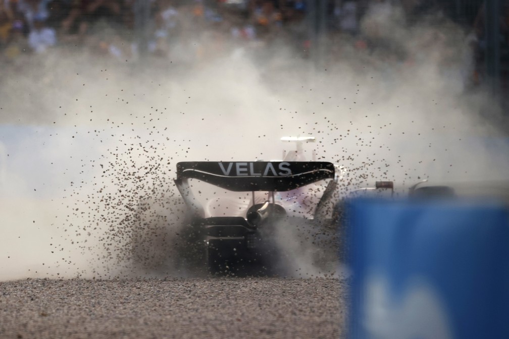 Carlos Sainz rodou e abandonou o GP da Austrália de 2022 ainda na segunda volta da prova — Foto: Robert Cianflone/Getty Images